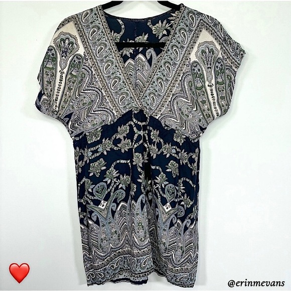 Tops - Paisley Print Empire Waist Women’s V-Neck Top M/L EUC